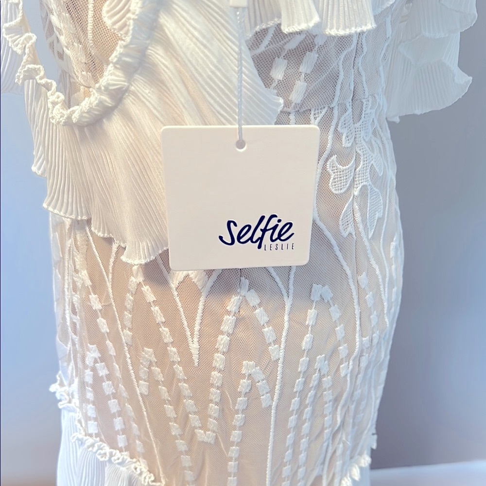 Elegant White Strapless Dress - Picture 3 of 10